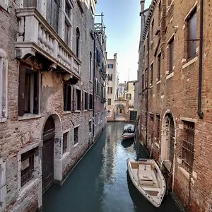 Canal View In Rialto By Wonderful Italy Apartment